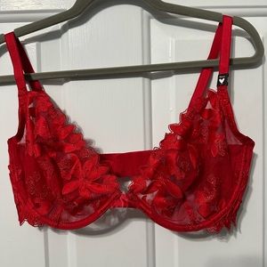 NWT. Victoria’s Secret lacy unlined bra. 36DD. Red.